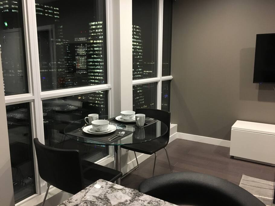 Dinning with City View