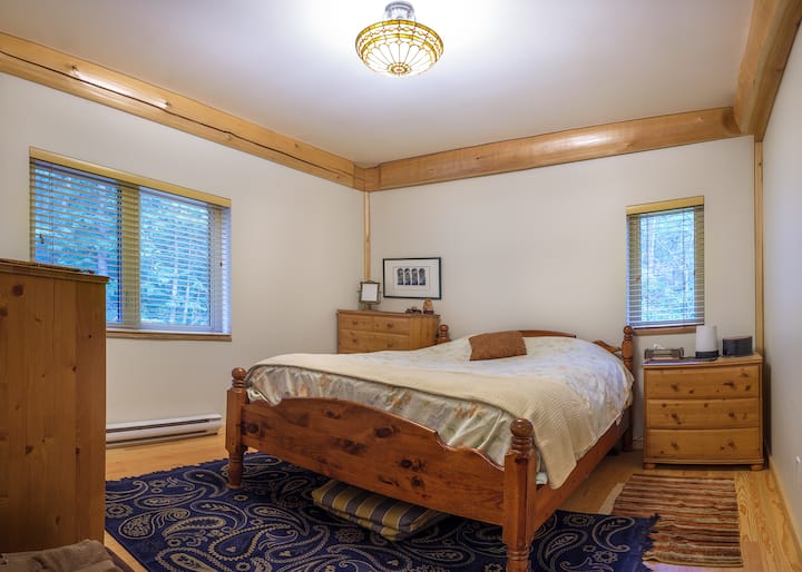 Lower level best for olderr guests. No stairs, bathroom nearby.