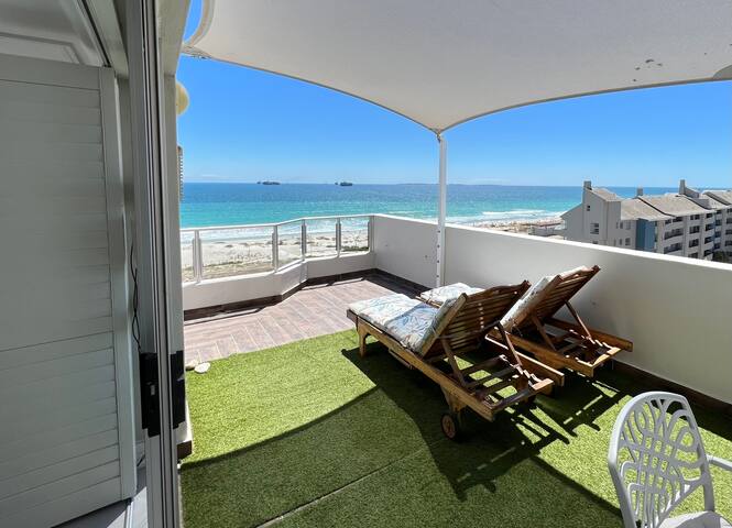 Beachfront Penthouse Nautica 704 Table View – CPT gallery image 4