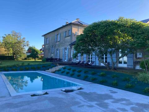 Storladent house in authentic, southern French village environment