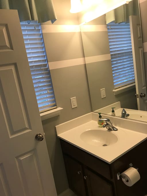 Private Ensuite Full Bathroom