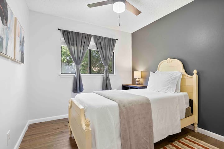 Primer dormitorio: cama de matrimonio