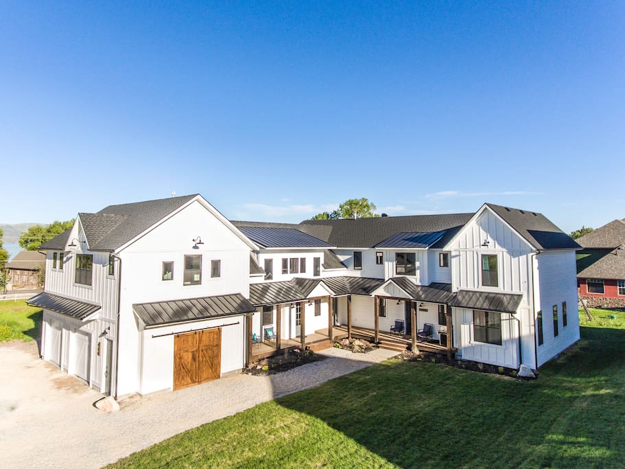 The Farmhouse at Bear Lake (East House) Houses for Rent in Garden