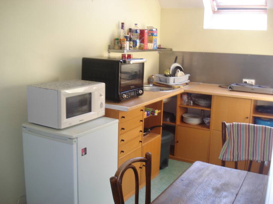 La cuisine, à partager, éventuellement avec l'occupant d'une autre chambre.