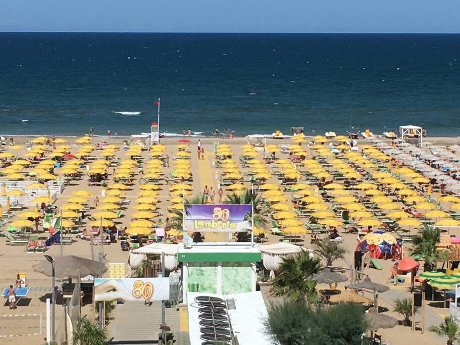 Vista sulla spiaggia da balcone