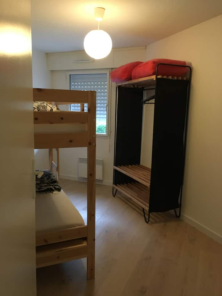 Chumba cha kulala cha tatu na kitanda cha ghorofa