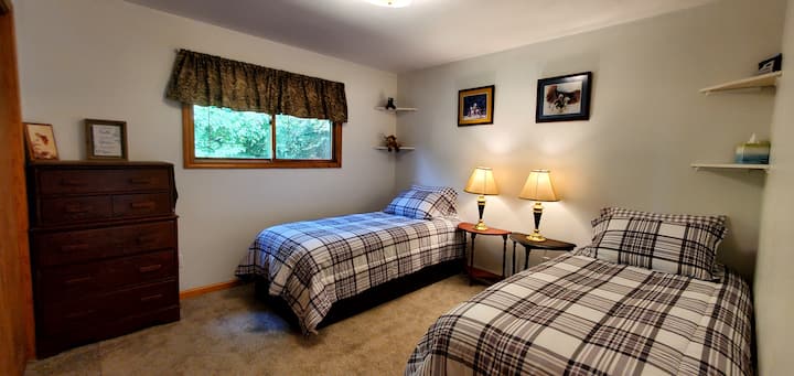 2号卧室- 2张单人床客房。 您可以申请一张加大双人床。 