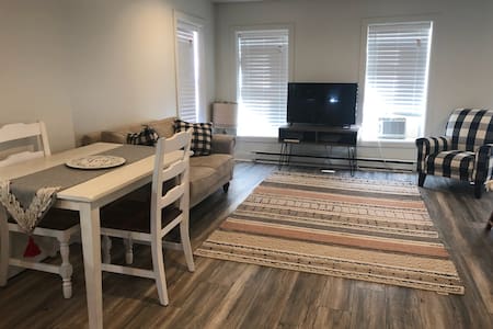 Completely Renovated Center Square Top FL Studio