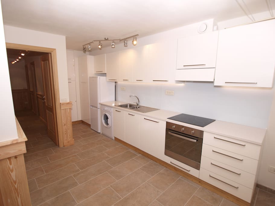 Fully equiped kitchen with granite worktop