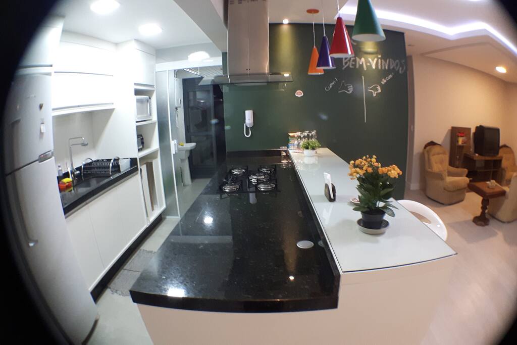 Cozinha e lavanderia com saída para área externa privada