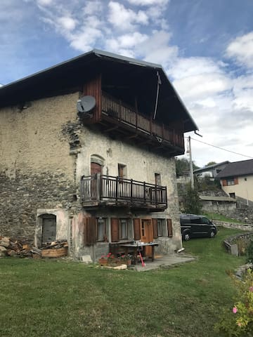 Entire home with 2 bedrooms in Bourg-Saint-Maurice - maison individuelle de village