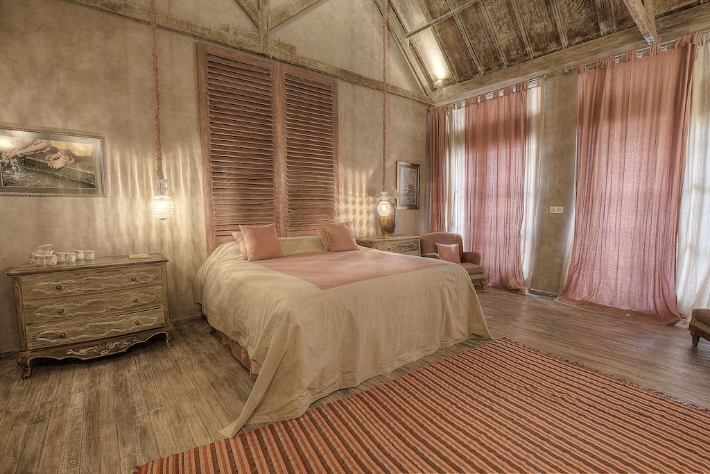 Unique design with room size 38m2 , our beautiful deluxe room provide queen comfortable bed. Complete facilities with private bathroom and garden view. Each of our deluxe room are design differently and carefully to pass guest expectation.