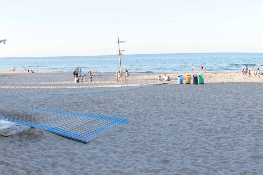 Playa a escasos metros del apartamento