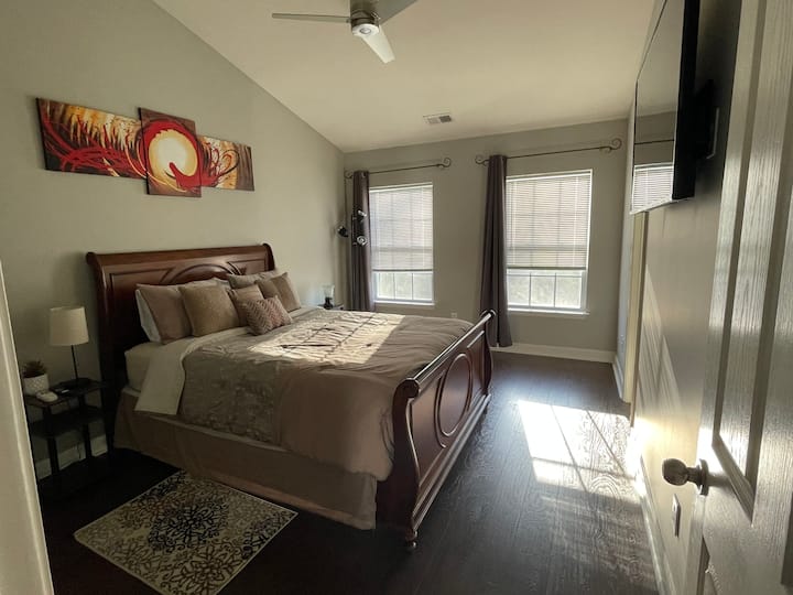 2nd Ensuite Master bedroom with a Queen bed, located on the 2nd floor featuring a spacious walk in closet, and full bath with Garden tub.