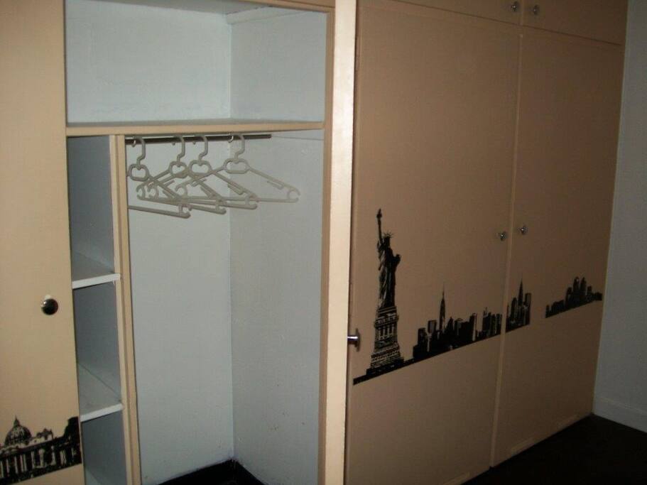 Grand dressing dans la chambre