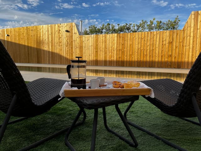 W house & Green house