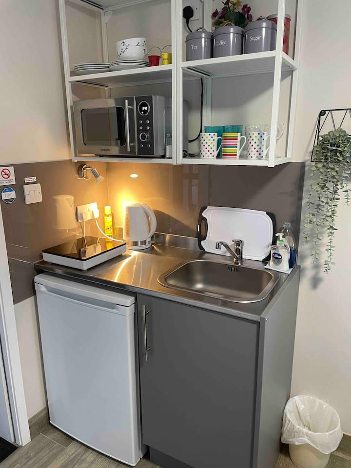 Quiet Ground Floor Studio. King/twin. Ev Charger - Belper