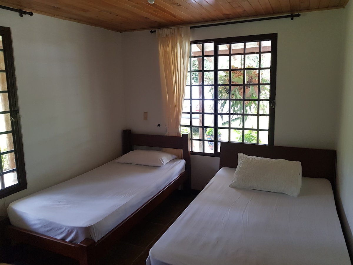 საძინებელი 1