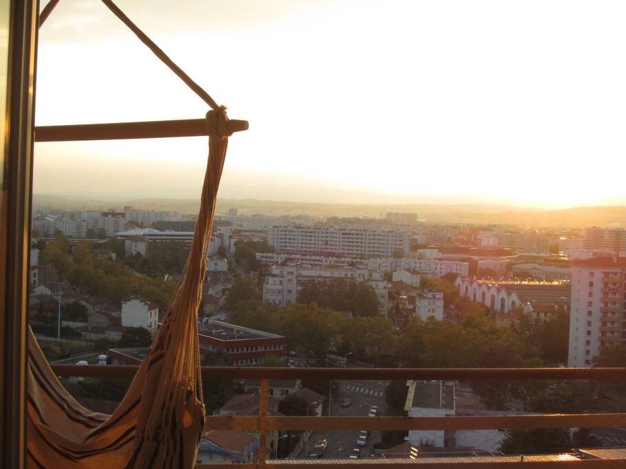 balcon à partager, petite pause hamac au soleil couchant...