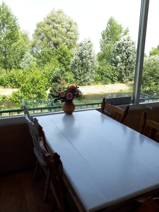 Diningtable with perfect view