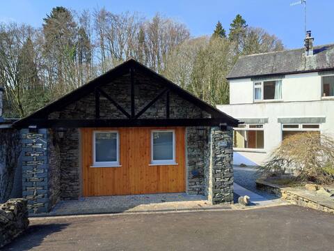 The Lodge, walking distance to lake and village