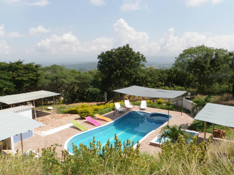 Zona Húmeda - piscina adultos - niños - se comparte para las tres cabañas.