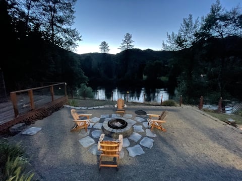 New - Down By The Rogue River - With Fire Pit