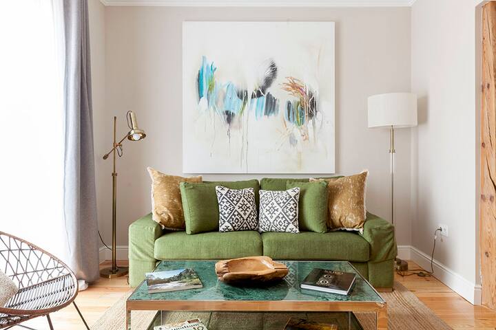 Bright apartment with 2 bdrms in city center. 3A. gallery image 2