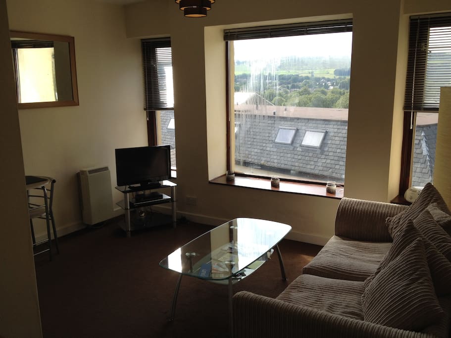Free-sat TV, DVD player and Roberts stereo to relax after a day out in the Peaks.