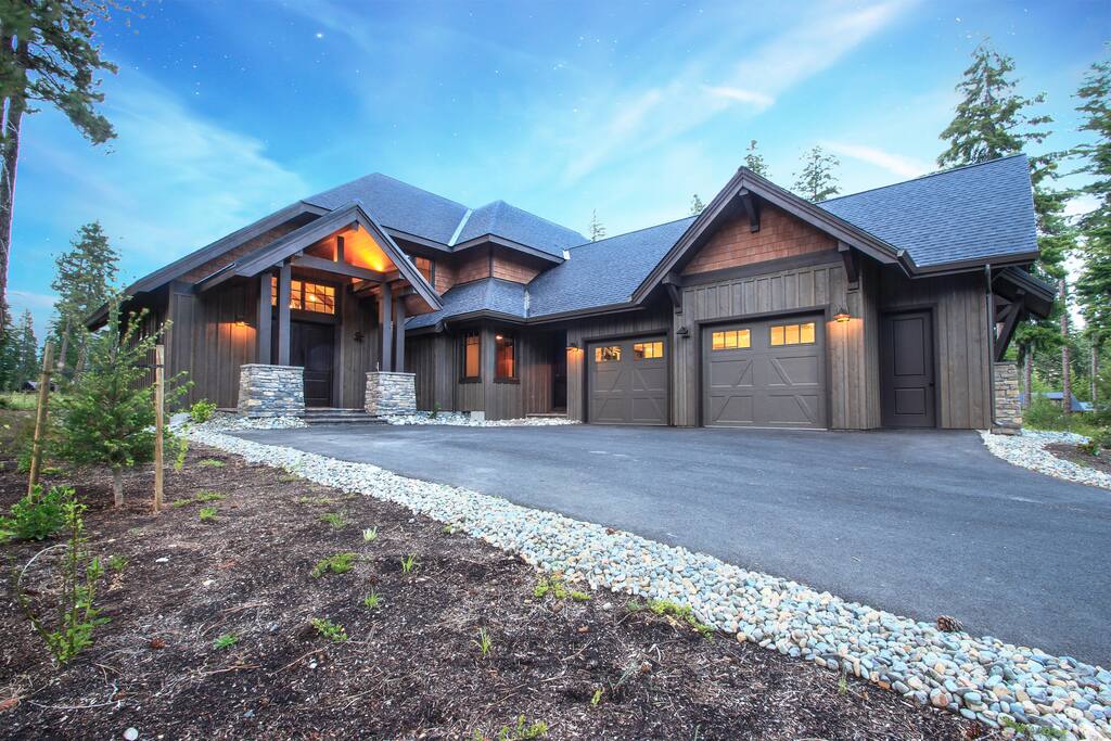 Welcome home! Nice big driveway