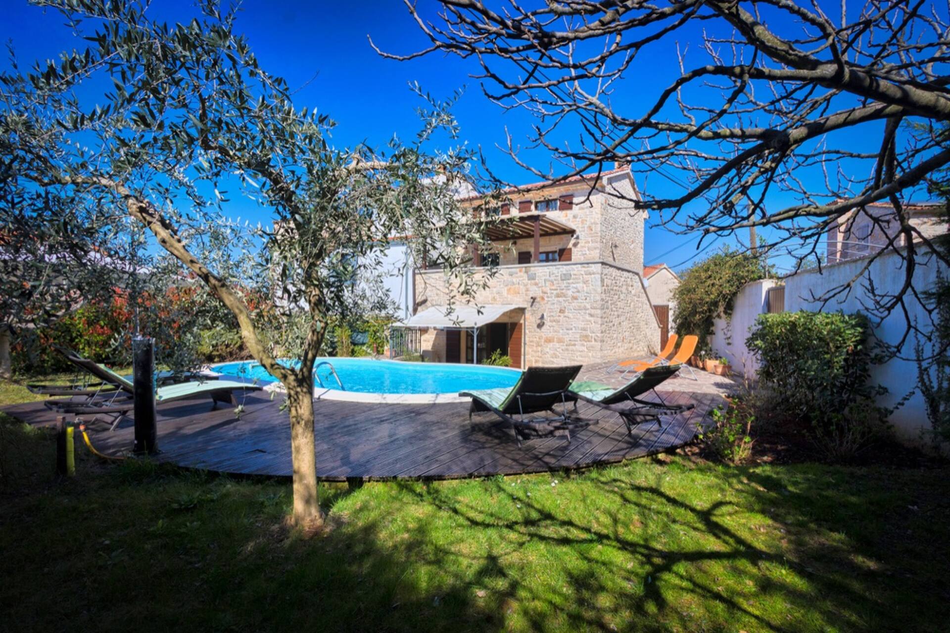 Hübsches Ferienhaus im istrianischen Stil mit Pool und Meerblick in der Nähe von Rovinj