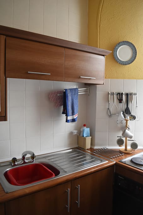 Captains Deck:
Fully fitted kitchen