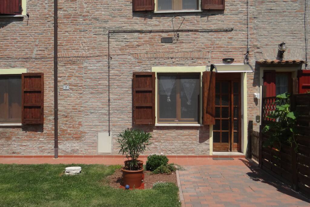 FACCIATA CASA E INGRESSO