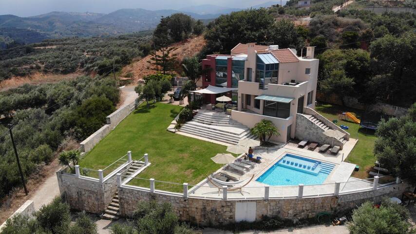 Provarma hills luxury villa gerani gallery image 3