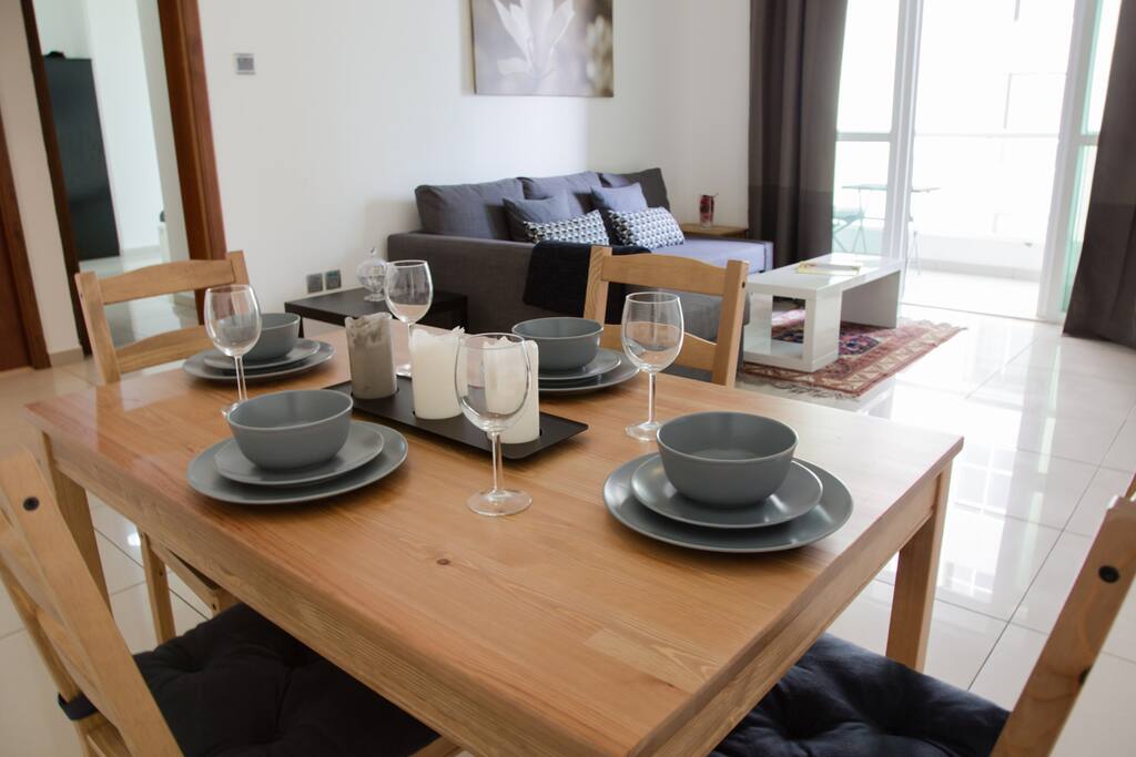 Your living/ dining room