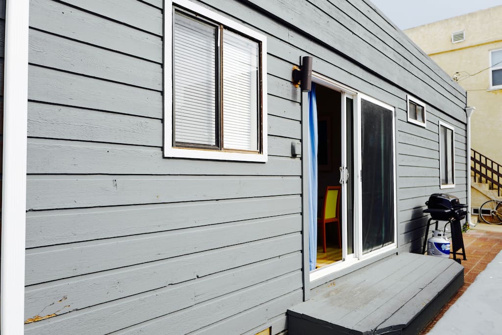 Surf ready beach cottage with small front patio and BBQ!