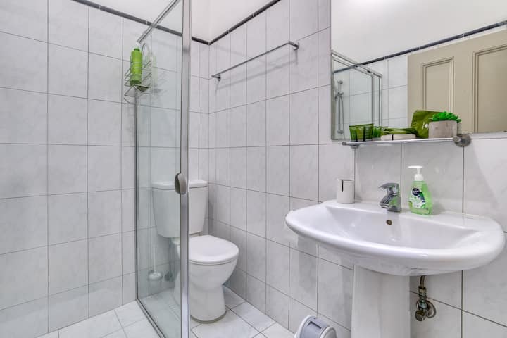 Chumba cha kulala 7 - 2 x king single basi