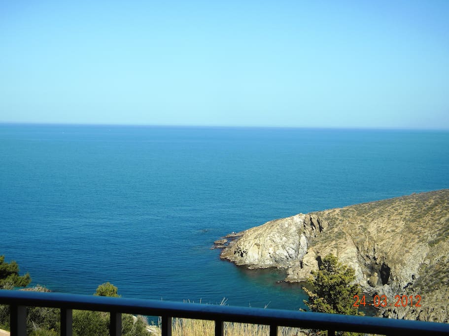 Vue sur crique du Troc et Plein mer depuis la terrasse