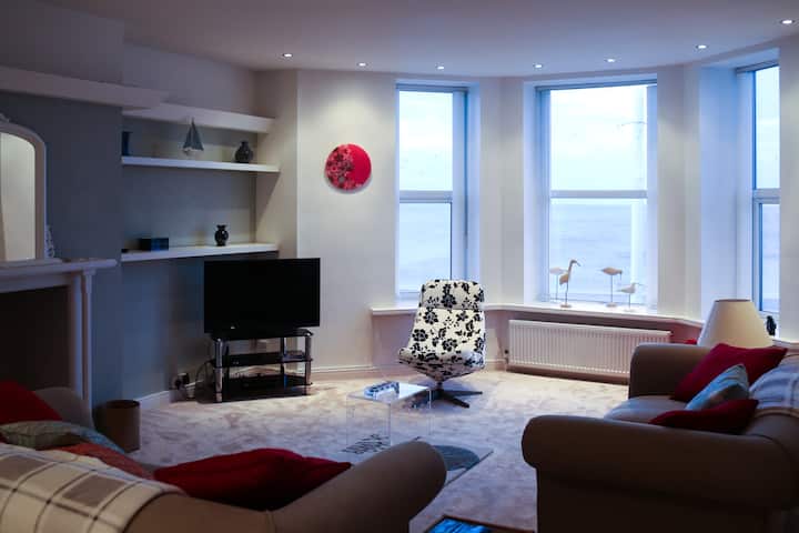 Spacious Sea View Apartment