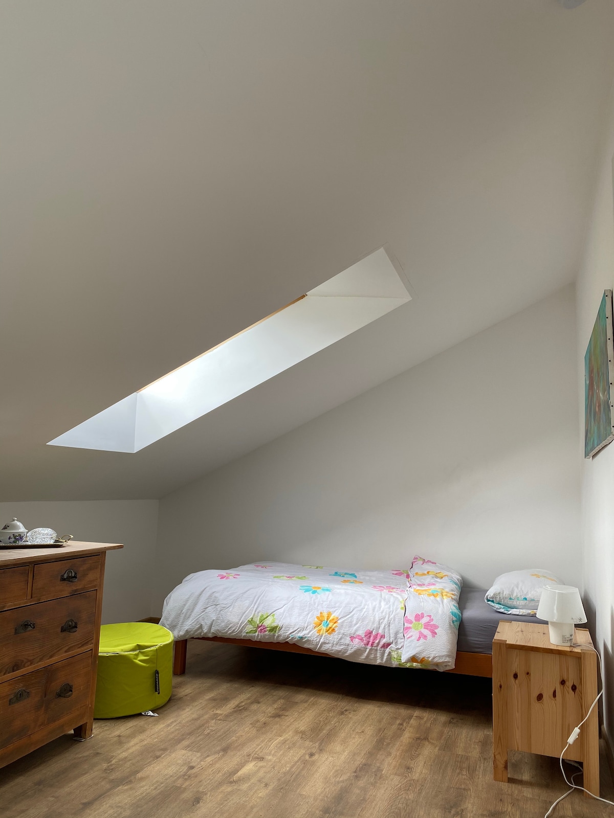 Dormitorio pequeño, cama de una plaza