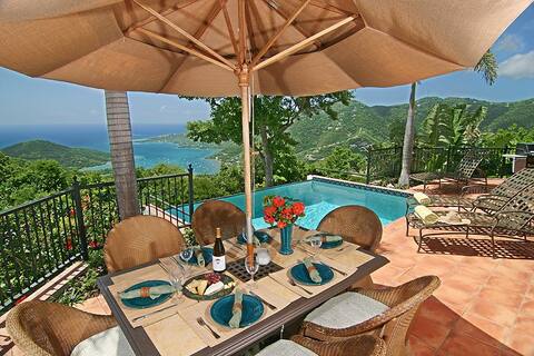Villa Carolina. Views for miles! Peaceful. Private