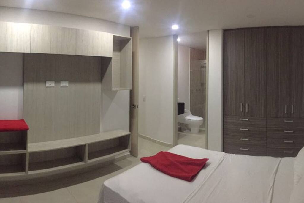 Modernas y amplias habitaciones con cama doble