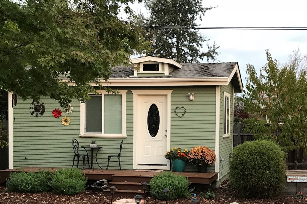 Detached Wine Country "tiny house" Guesthouses for Rent in Santa Rosa