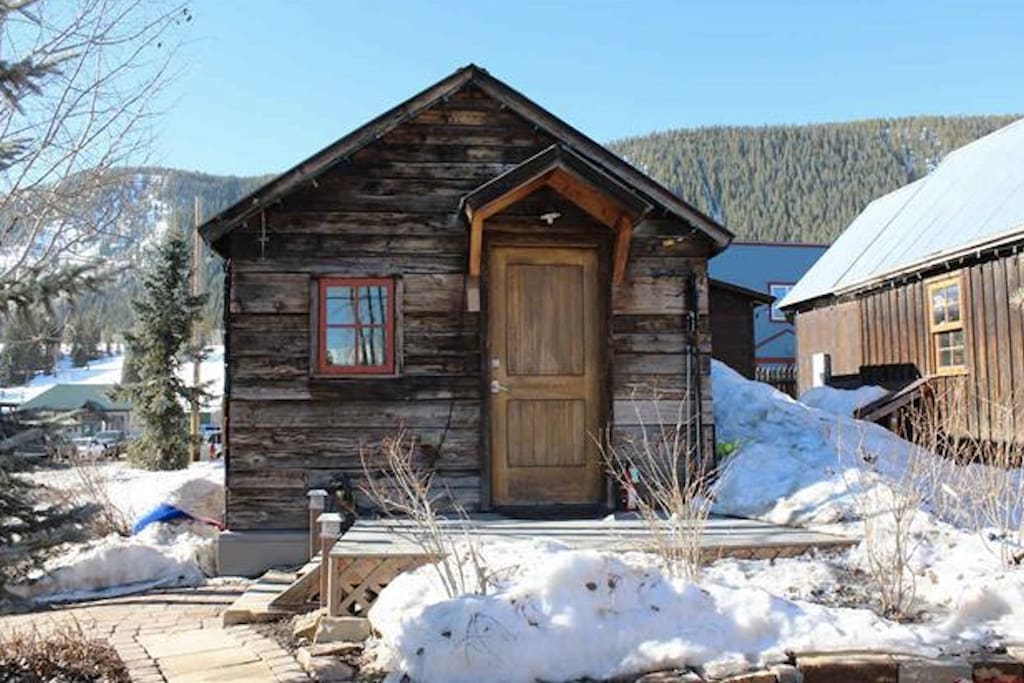 Meet the cutest little cabin ever!