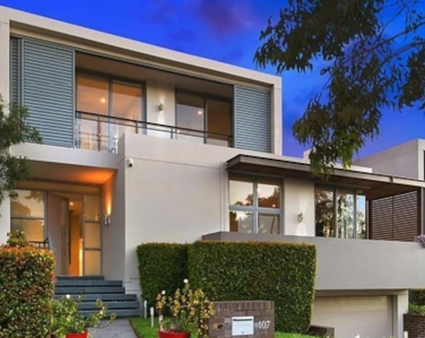 Very modern house, moments to Coogee beach to enjoy the Summer, and very close to the Spot for great restaurants and movies. Includes 2 car spaces and plenty of street parking.