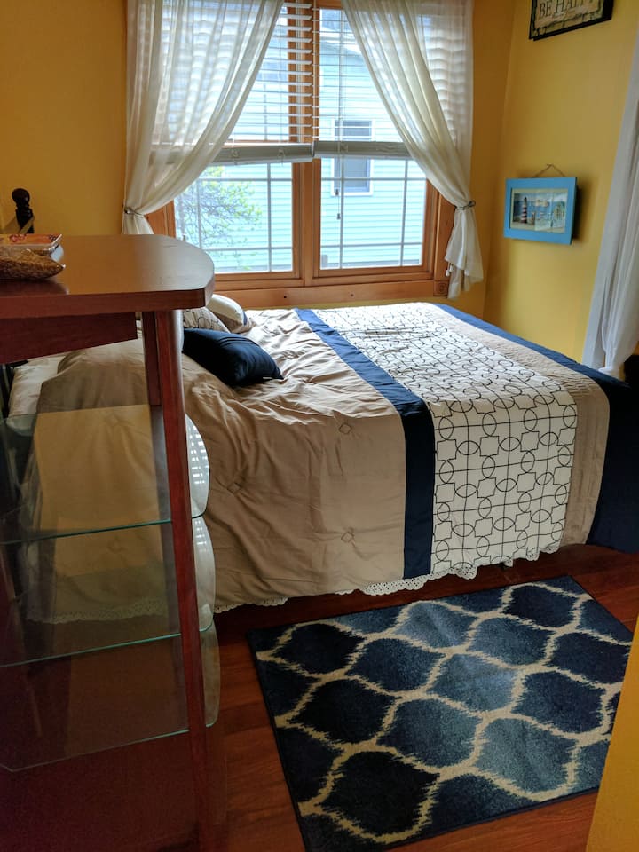 Žltá spálňa - manželská posteľ