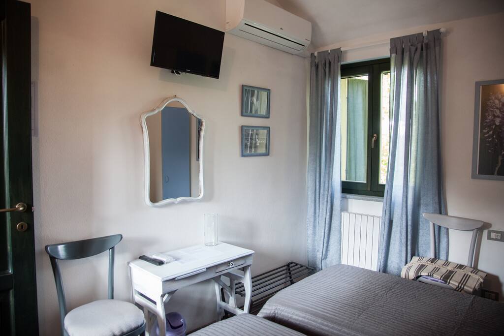 Camera da letto "IL GLICINE"