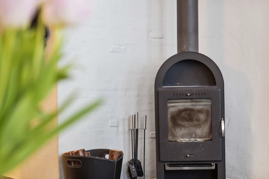 Quiet nights by the fireplace? It's very safe (even to leave on at night or when you go out) and we provide instructions in the house manual. We also have 3 perfectly fine radiators :-)