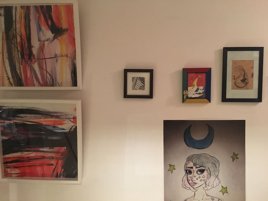 Die Wohnung ist voller Kunst