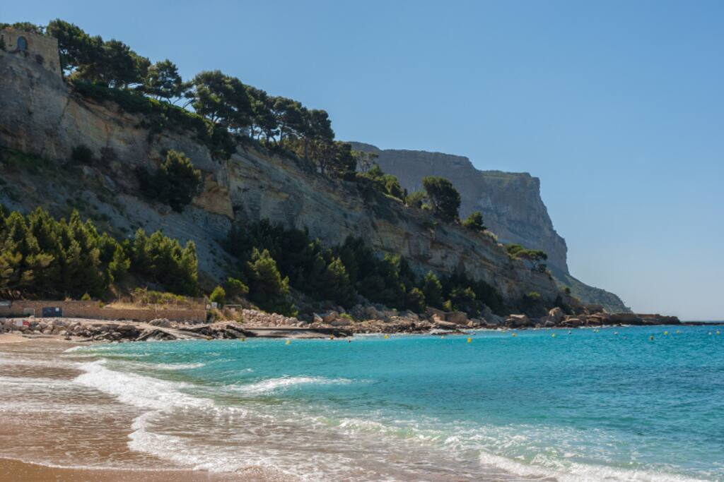 La grande plage de cassis à dix minutes du studio